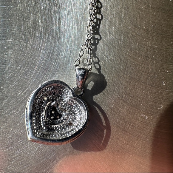 Elegant Silver Heart Pendant Necklace - Picture 3 of 7
